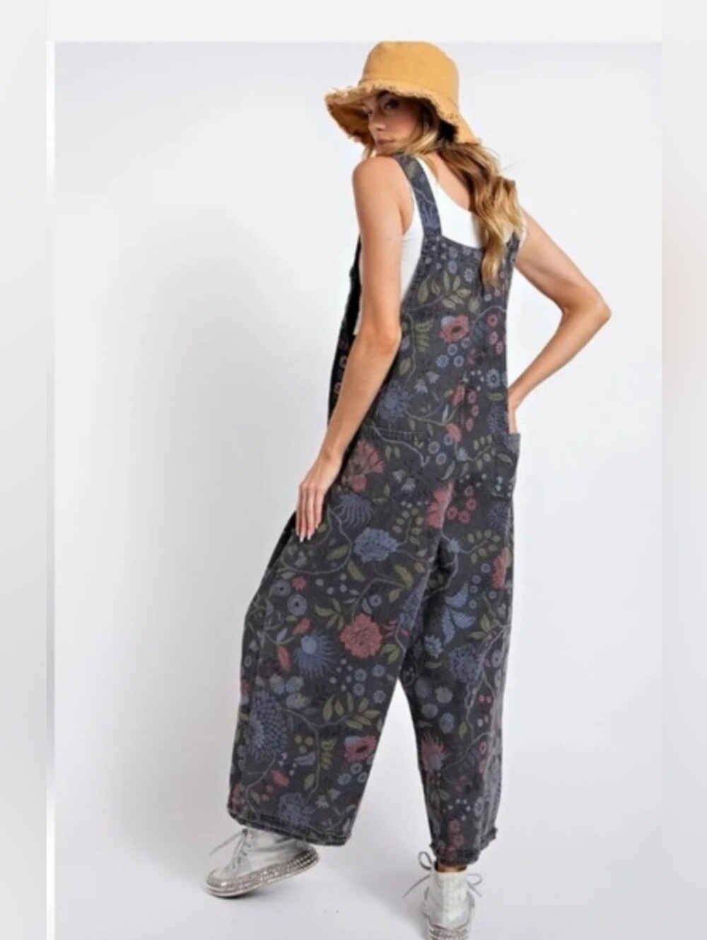 Easel High Hopes Slouchy Denim Overalls in Floral Black Denim Size Medium - Picture 4 of 10